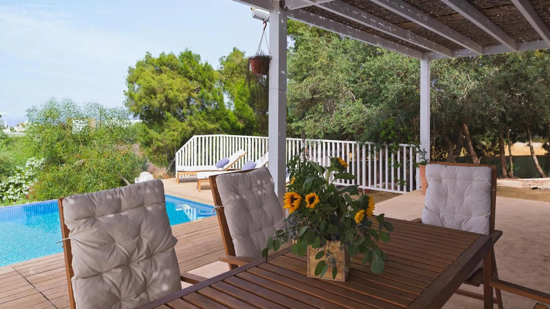 Orchard Villa - Newly Refreshed, Myconian Design Villa With Infinity Pool, Close To Profitis Elias And Located Five Minutes Away From The Heart Of Protaras